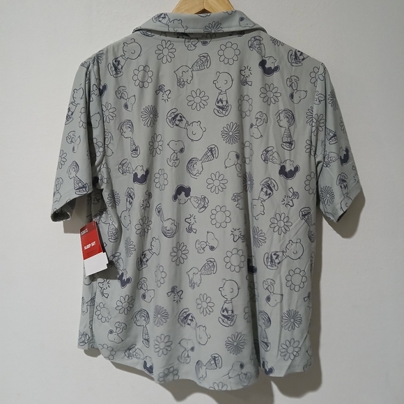 Peanuts Charlie Brown, Snoopy & Friends Women’s gray Pajama Set Size: L (NEW) - Picture 5 of 9